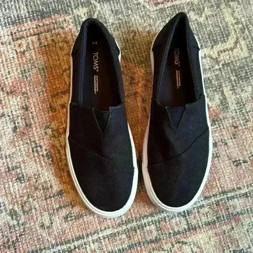 TOMS - Picture 5 of 6
